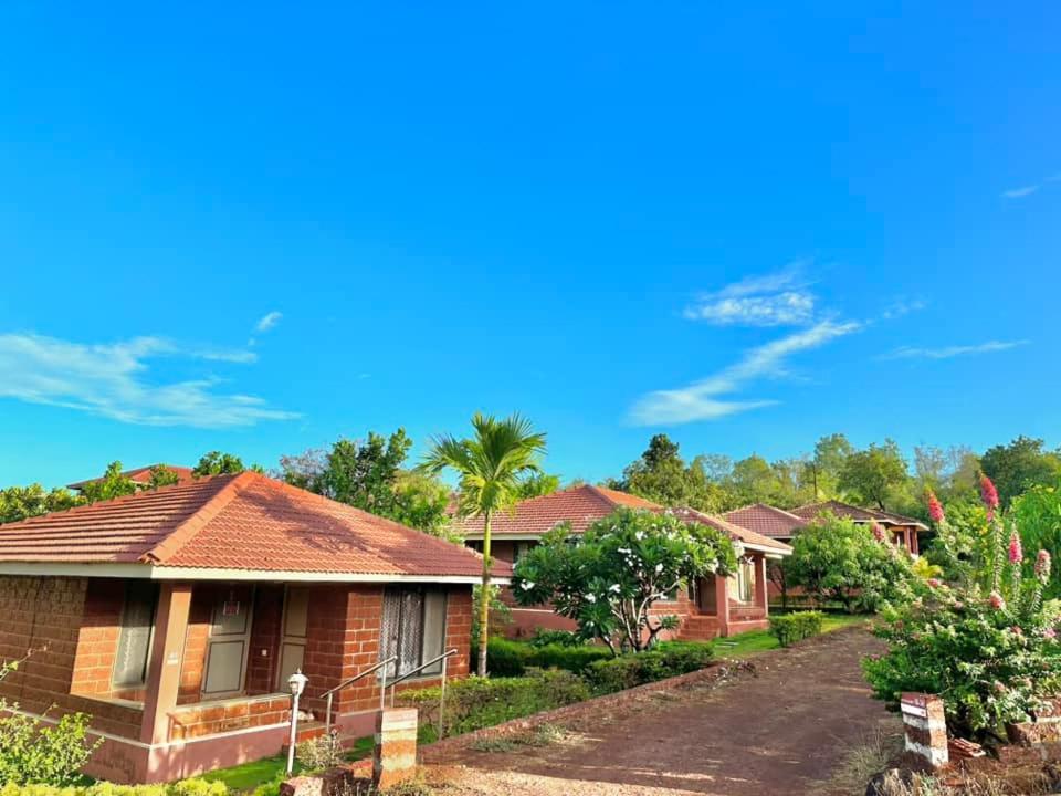 Regenta Resort Mango Village Guhagar Kudān Exterior foto